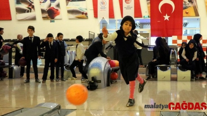 Öğrenciler hayatlarında ilk kez deniz gördü, bowling oynadı