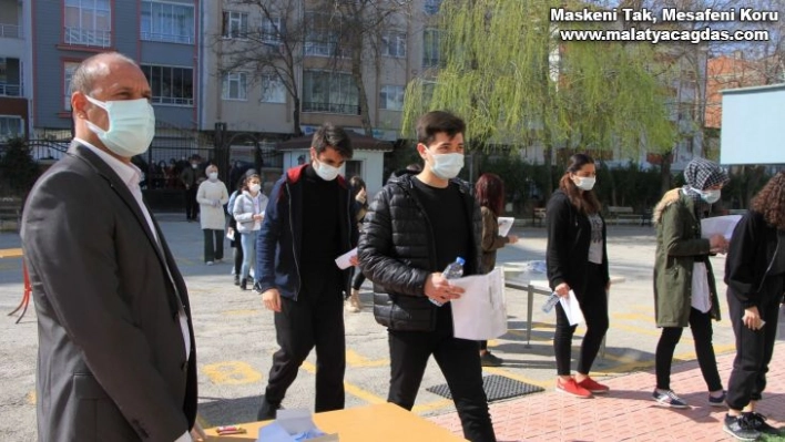 Öğrenciler, Milli Savunma Üniversitesi'ne girmek için ter döktü