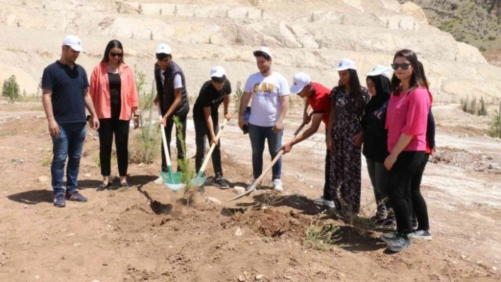 Öğrenciler tarihin gölgesinde fidan dikti