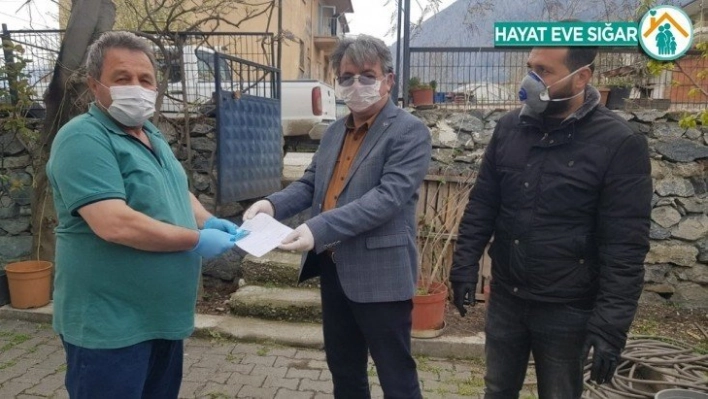 Okul Müdürü bağış kampanyasına destek verdi