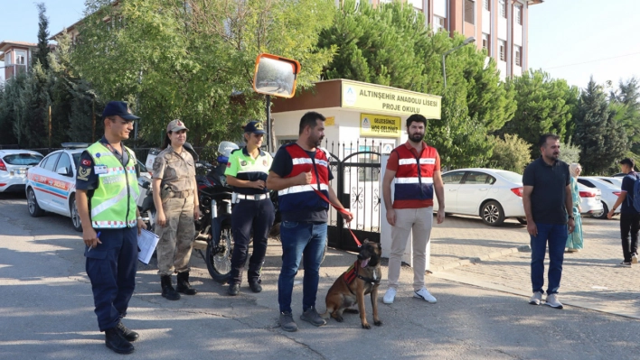 Okul önlerinde asayiş uygulaması yapıldı