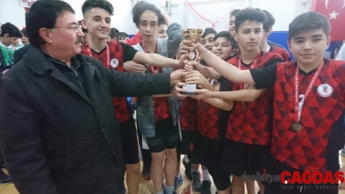 Okullar Arası Yıldız Erkekler Voleybol İl Birinciliği müsabakaları tamamlandı