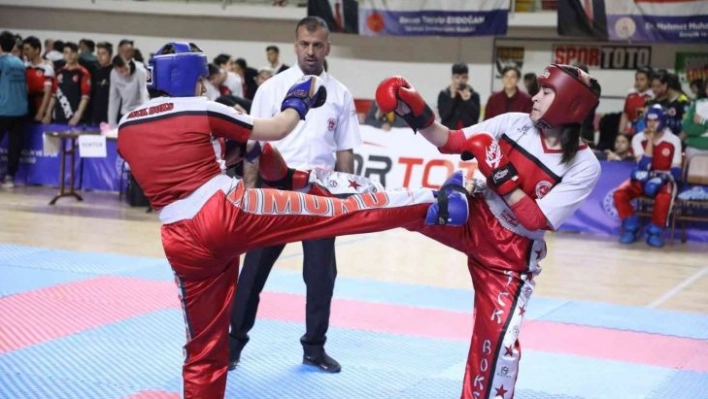 Okullararası Gençler Türkiye Kick Boks Şampiyonası, Sivas'ta sürüyor