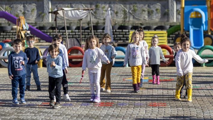 Okullarda ilk zil 'uyum' için çaldı