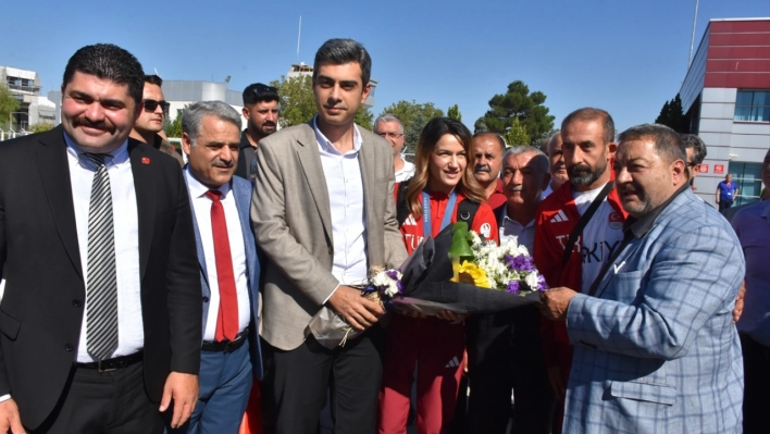 Olimpiyat ikincisi Hatice Akbaş, memleketi Malatya'ya geldi