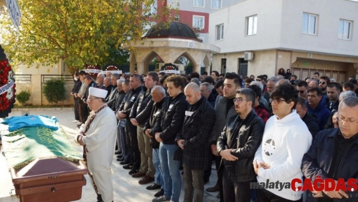 Önder öğretmen gözyaşları içinde toprağa verildi