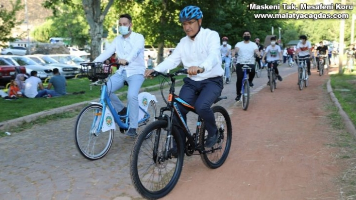 Osman Güder, sağlıklı yaşam için gençlerle pedal çevirdi