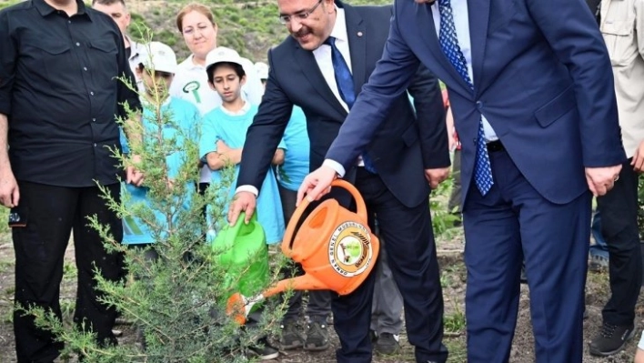 Osmaniye'de 150 fidan toprakla buluşturuldu