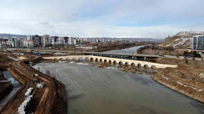 Otlağa dönüşen Kızılırmak'ta şimdi saniyede 56 metreküp su akıyor