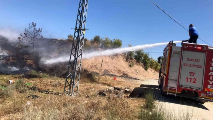 Otluk alanda çıkan yangın orman sıçramadan söndürüldü