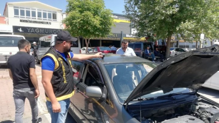 Oto hırsızlık polisleri oto pazarını denetledi