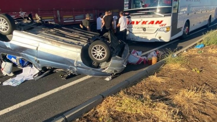 Otobüsün önüne kırdı, takla atarak sürüklendi: 4 yaralı