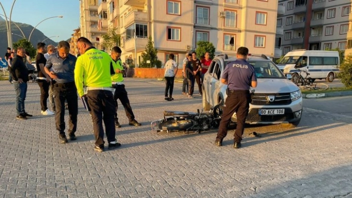 Otomobil ile çarpışan motosikletin sürücüsü yaralandı