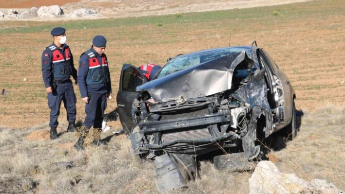 Otomobil şarampole devrildi: 3'ü ağır 4 yaralı