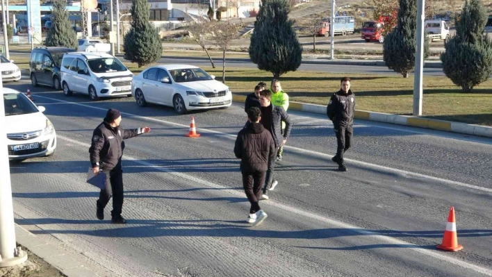 Otomobilin çaptığı yaya ağır yaralandı