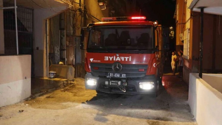 Oturduğu binanın merdivenlerini yakan kişi operasyonla yakalandı