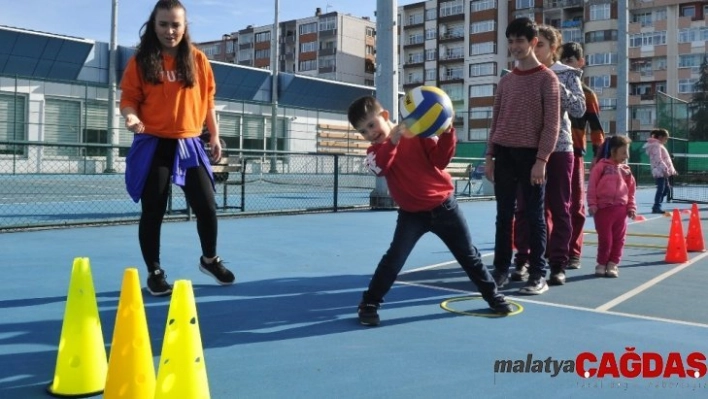 Özel bireyler Beşirli Spor Kompleksinde doyasıya bir gün geçirdiler