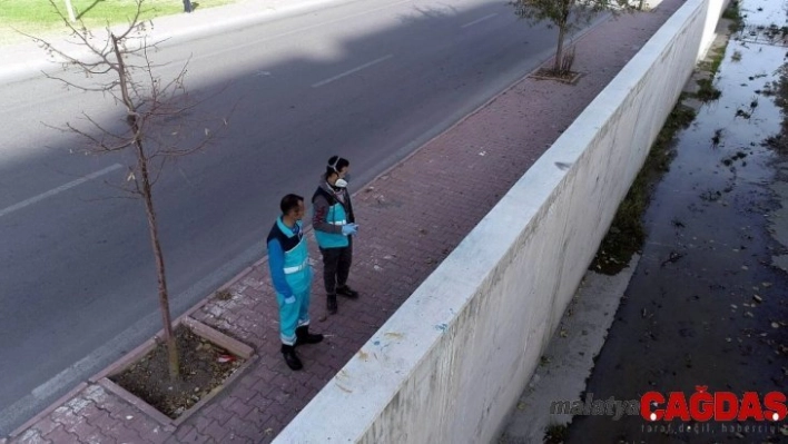 (Özel) Bu ressamın tuvali, kentin boş duvarları