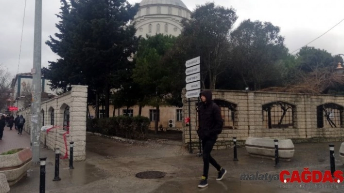 (Özel) Depremde minaresi yıkıldı, fırtınada kubbe kaplaması söküldü