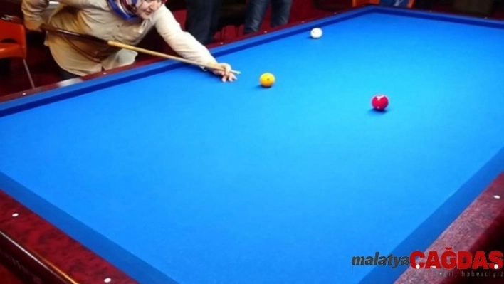 Ev hanımı eşinden ilham aldı, bilardo antrenörü oldu