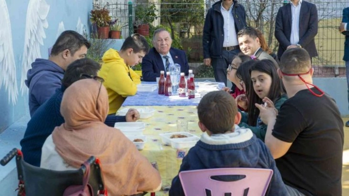 Özel sporculara hem malzeme hem de manevi destek