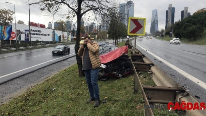 (Özel) TEM Otoyolu'nda kayan otomobil refüje çıktı, genç sürücü ölümden döndü