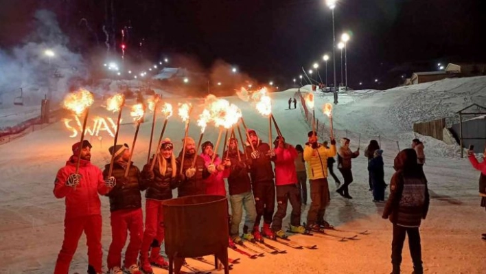 Palandöken'de meşaleli yılbaşı coşkusu