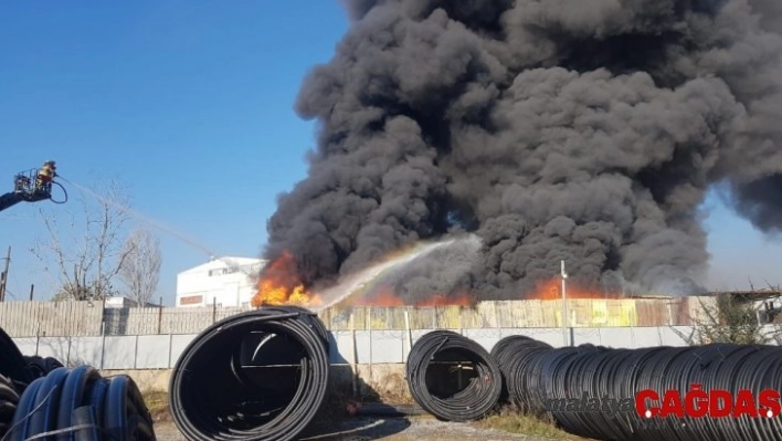 Pendik'te korkutan iş yeri yangını