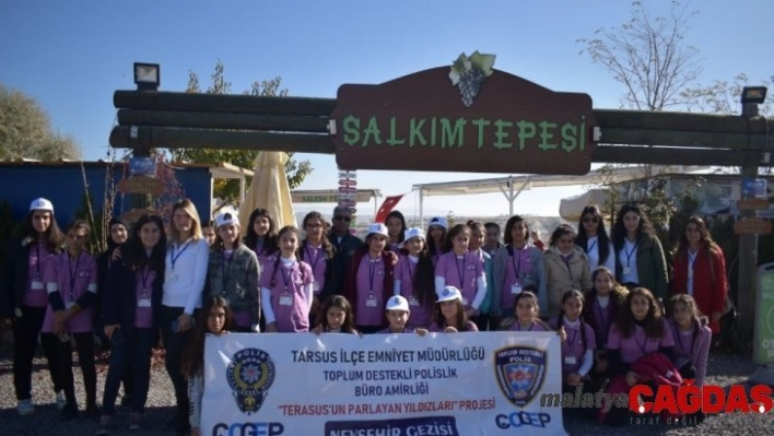 Polis 40 kız öğrenciyi Nevşehir'e geziye götürdü