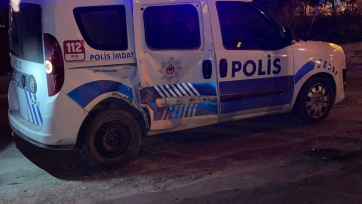 Polis ekip aracı ile otomobil çarpıştı: 3 yaralı