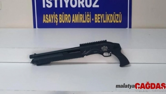 Polisin şüphelendiği araçta 4 farklı silah bulundu