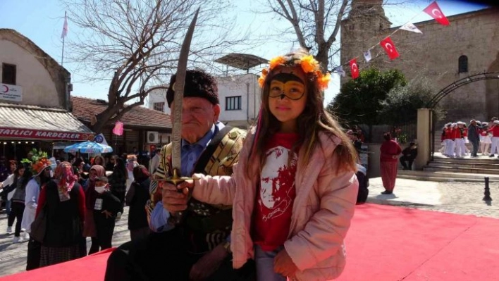 Portakal Çiçeği Karnavalı Kozan'ı coşturdu