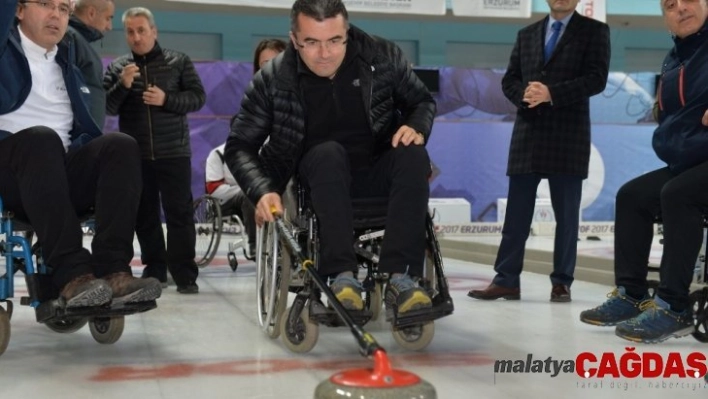 Protokol üyeleri ile 'Tekerlekli Sandalye Curling Milli Takımı' hazırlık maçı yaptı