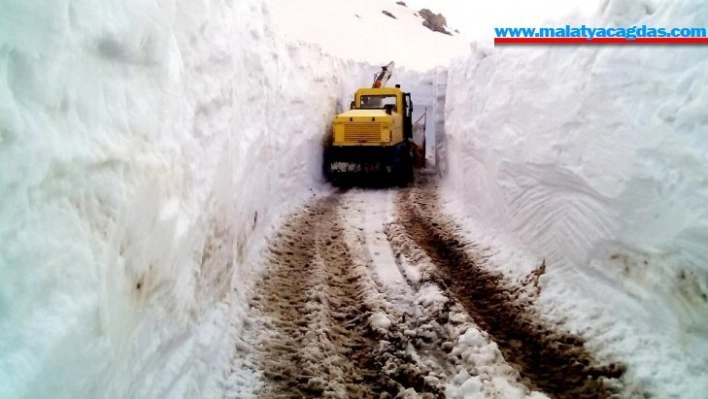 Pütürge'de kar kalınlığı 4 metreyi aştı