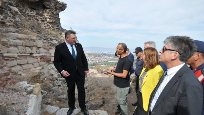 Rektör Çomaklı Karacahisar Kalesi'nde