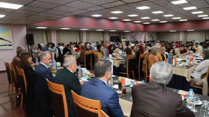 Rektör Çomaklı, uluslararası öğrencilerle iftar programında buluştu