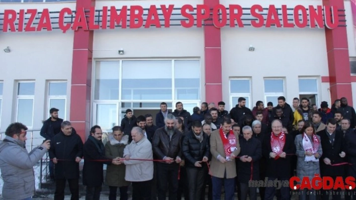 Rıza Çalımbay'ın ismi spor salonuna verildi