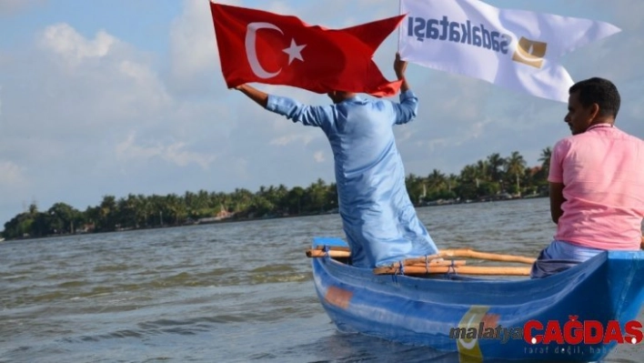 Sadakataşı'ndan Sri Lanka'da balıkçı teknesi dağıtımı