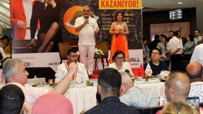 Safiye Soyman ve Faik Öztürk hayranlarıyla buluştu