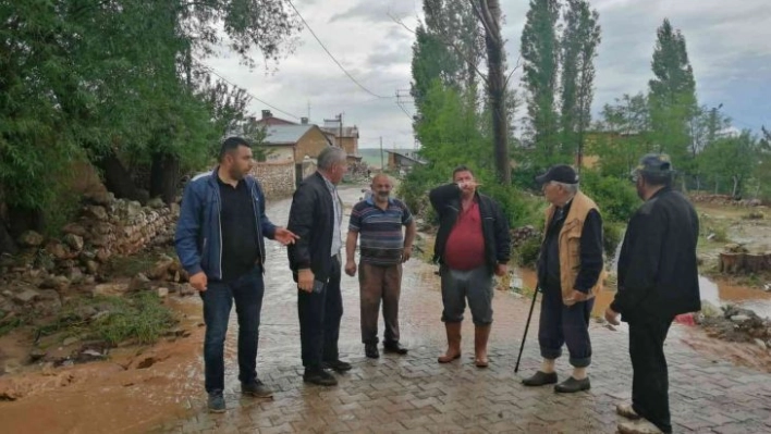 Sağanak yağış tarım arazilerini vurdu