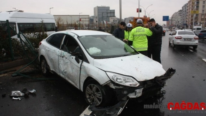 Sağanak yağış trafik kazasını beraberinde getirdi