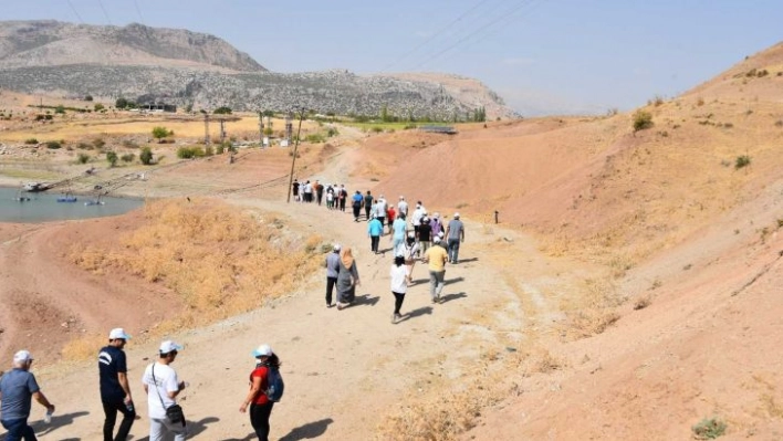 Sağlıkçılar Takoran Vadisi'nde yürüdü