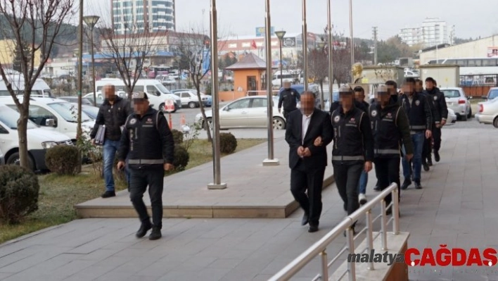 Sahte evraklarla insan kaçakçılığı yapan çete, polisin 6 aylık takibi sonrası çökertildi