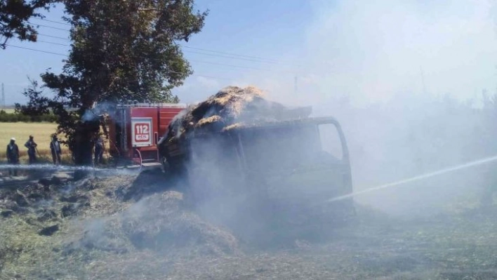 Saman yüklü kamyon yanarak kullanılamaz hale geldi