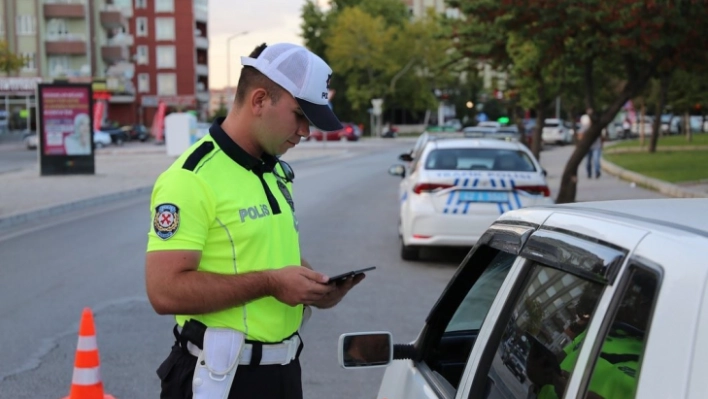 Samsun'da 1 ayda 96 silah, 331 kesici alet ve 1173 aranan şahıs yakalandı