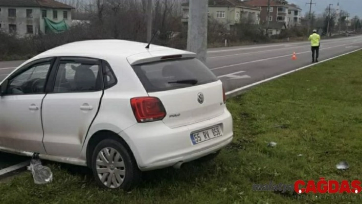 Samsun'da otomobil aydınlatma direğine çarptı: 1 yaralı