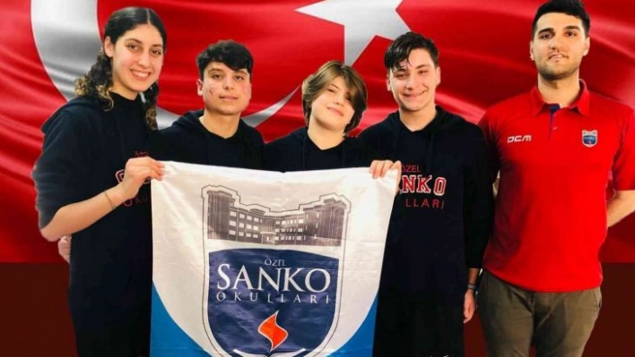 SANKO Okulları'nın dört öğrencisi yüzme milli takımına seçildi