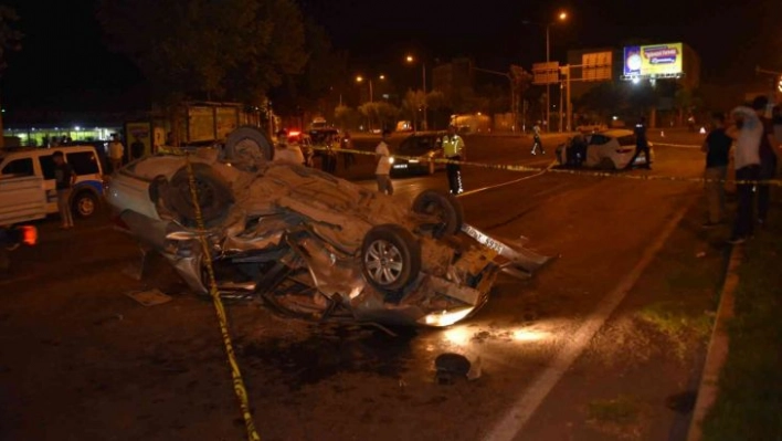 Şanlıurfa'da 2 otomobil çarpıştı: 1 ölü, 4 yaralı