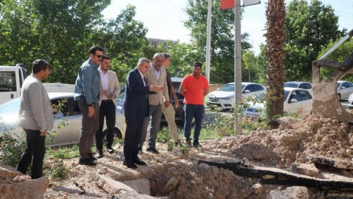 Şanlıurfa'da çöken yol onarılarak trafiğe açıldı