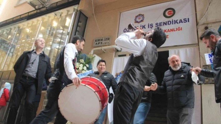 Şanlıurfa'da davullu zurnalı işçi sendikası açılışı